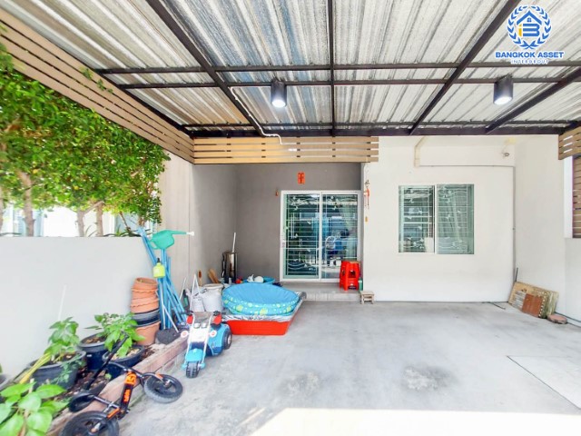 *****ทาวน์เฮ้าส์มือสองนนทบุรี ม.เดอะคัลเลอร์ พรีเมี่ยม บางกรวย-ไทรน้อย เนื้อที่กว้าง 20 ตร.ว. ฟังก์ชัน 3 ห้องนอน 2 ห้องน้ำ ที่จอดรถ 2 คัน บ้านคุณภาพจากแบรนด์ Areeya ฟรีแอร์! สภาพสวยพร้อมเข้าอยู่ หน้าโครงการติดถนนใหญ่ เชื่อมต่อถนนบางกรวย-ไทรน้อย ถนนชัยพฤกษ์ ถนนบางบัวทอง-สุพรรณบุรี